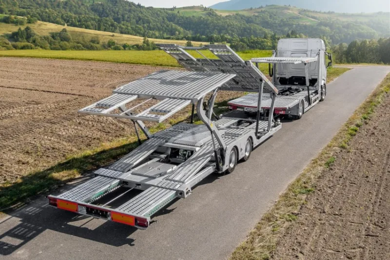 Offener oder geschlossener Autotranspo...